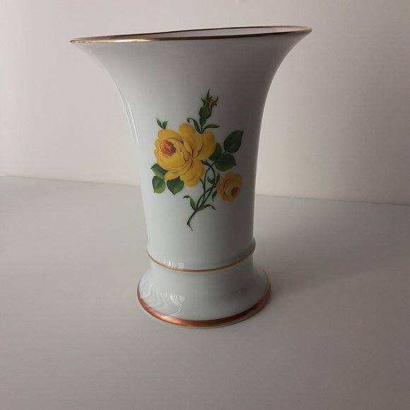 AK Kaiser "Charlottenburg" Porcelain Vase Yellow Roses Gold Trim - Picture 2 of 7